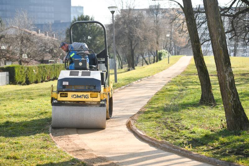 Za sve rekreativce i sportiste: 1,2 kilometra nove tartan trim staze u Parku „Mladen Stojanović“