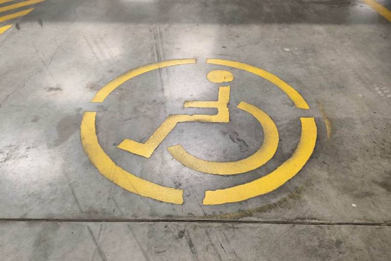 U Banjaluci kazne za parkiranje na mjesto za osobe sa invaliditetom 500 KM