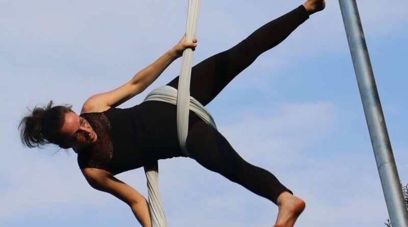 Upis u školu plesa na svili