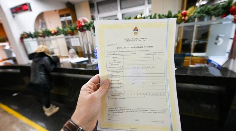 Banjaluka: U škole dostavljeno 2.744 besplatnih rodnih listova za maturante