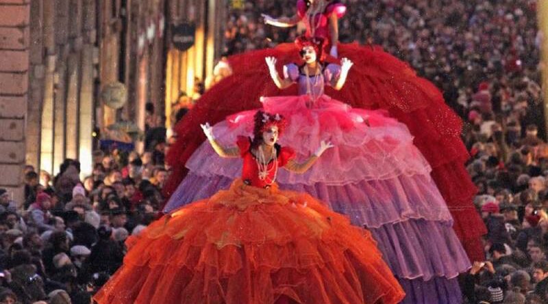 Spektakl na „TrotoArtu“: Stižu velike lutke, žive statue, džin na štulama…