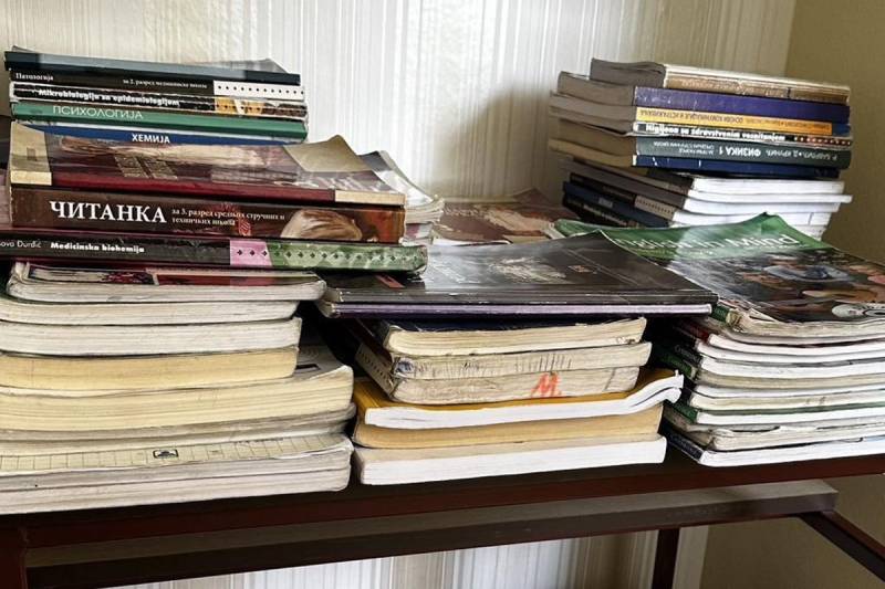 Medicinska škola u Banjaluci pokrenula akciju "Pomozi drugu - pokloni mu knjigu"