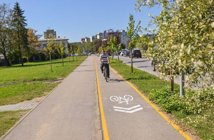 Obnovljene biciklističke staze i rampe na Bulevaru vojvode Živojina Mišića
