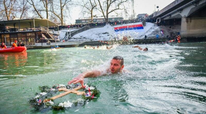 Bogojavljenje: Svečana litija ulicama Banje Luke i plivanje za Časni krst