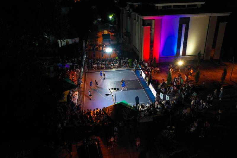 Turnir u uličnom basketu 3×3 na platou ispred Narodnog pozorišta Republike Srpske
