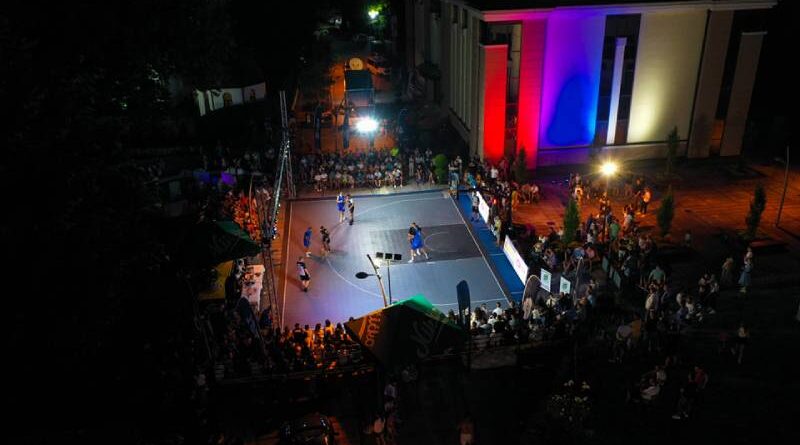 Turnir u uličnom basketu 3×3 na platou ispred Narodnog pozorišta Republike Srpske
