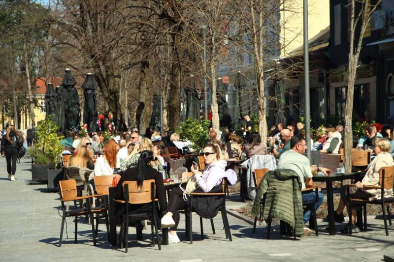 Počinje ljetnje radno vrijeme za ugostiteljske i trgovinske objekte u Banjaluci