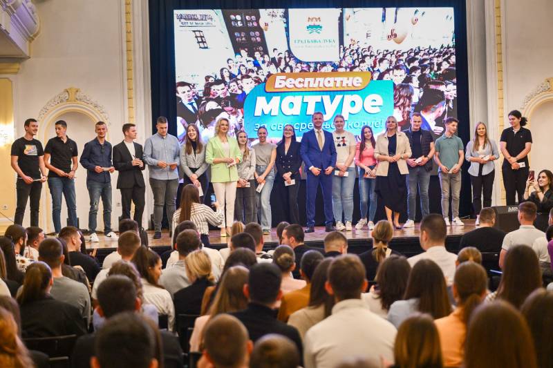 Novčana podrška za 2.164 maturanta