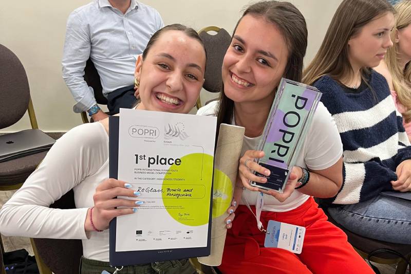 Učenice banjalučke srednje škole osvojile prvo mjesto na međunarodnom takmičenju POPRI na Kritu