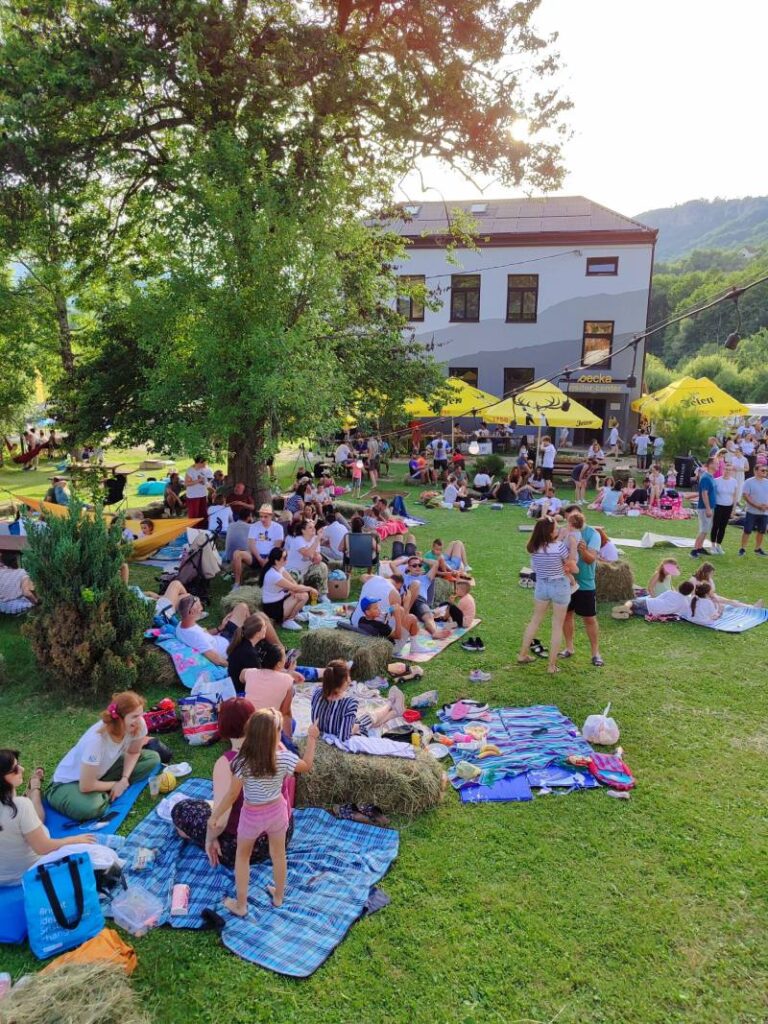 Uz podršku Grada: Besplatan prevoz na „Pecka Outdoor Festival“