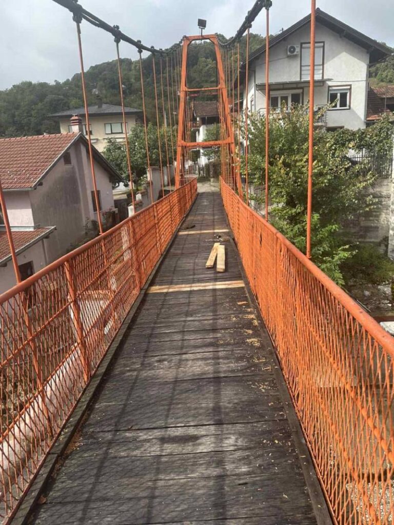 U toku sanacija pješačkog mosta u Novoseliji