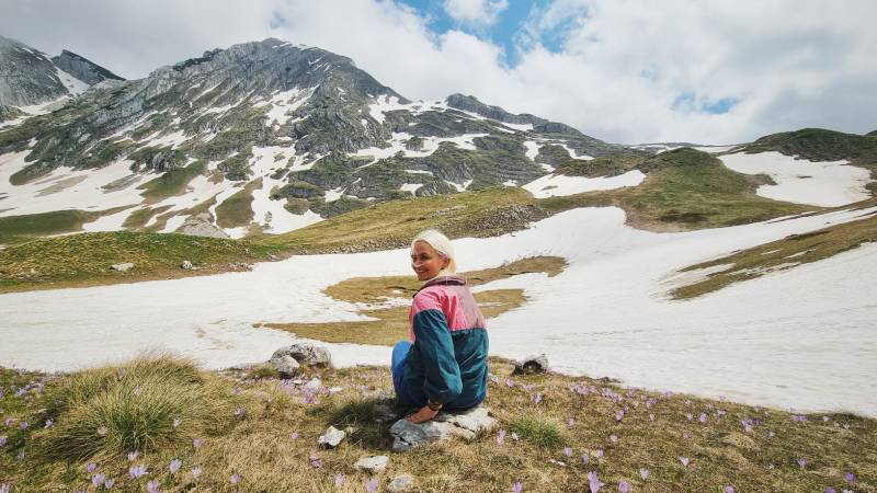 Izlazak iz mraka na svjetlo: Vanja Mišić objavila singl “Tvoje ruke”