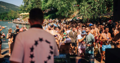 Finalni lineup Jelen OK Festa 2026: Elektronska scena stiže na Tjentište