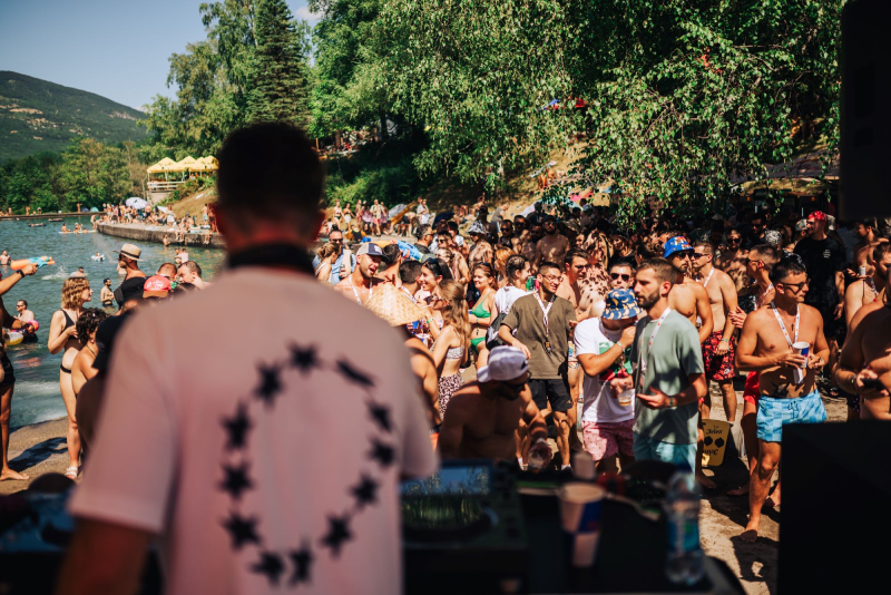 Finalni lineup Jelen OK Festa 2026: Elektronska scena stiže na Tjentište